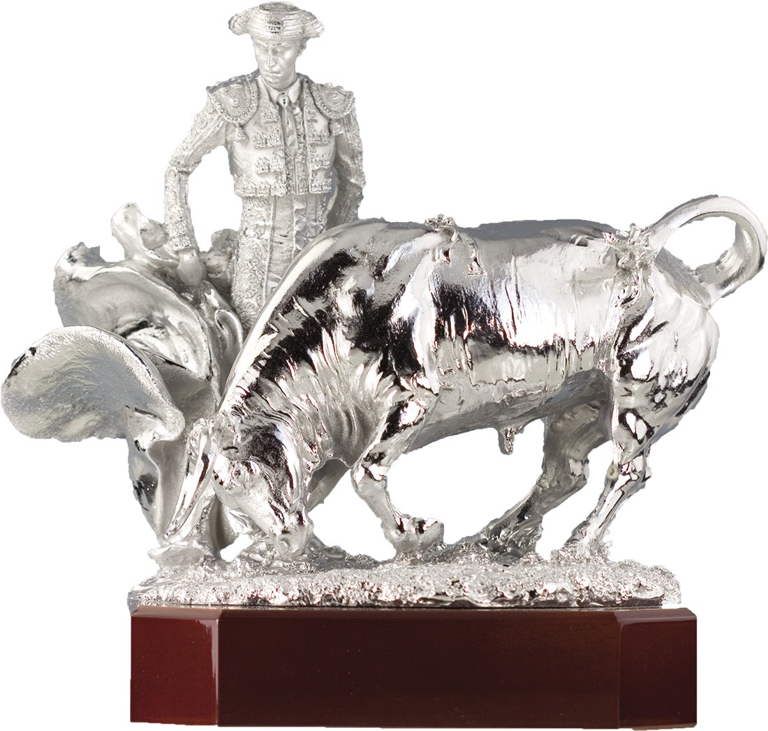 trofeo taurino personalizado de torero y toro en acabado plata